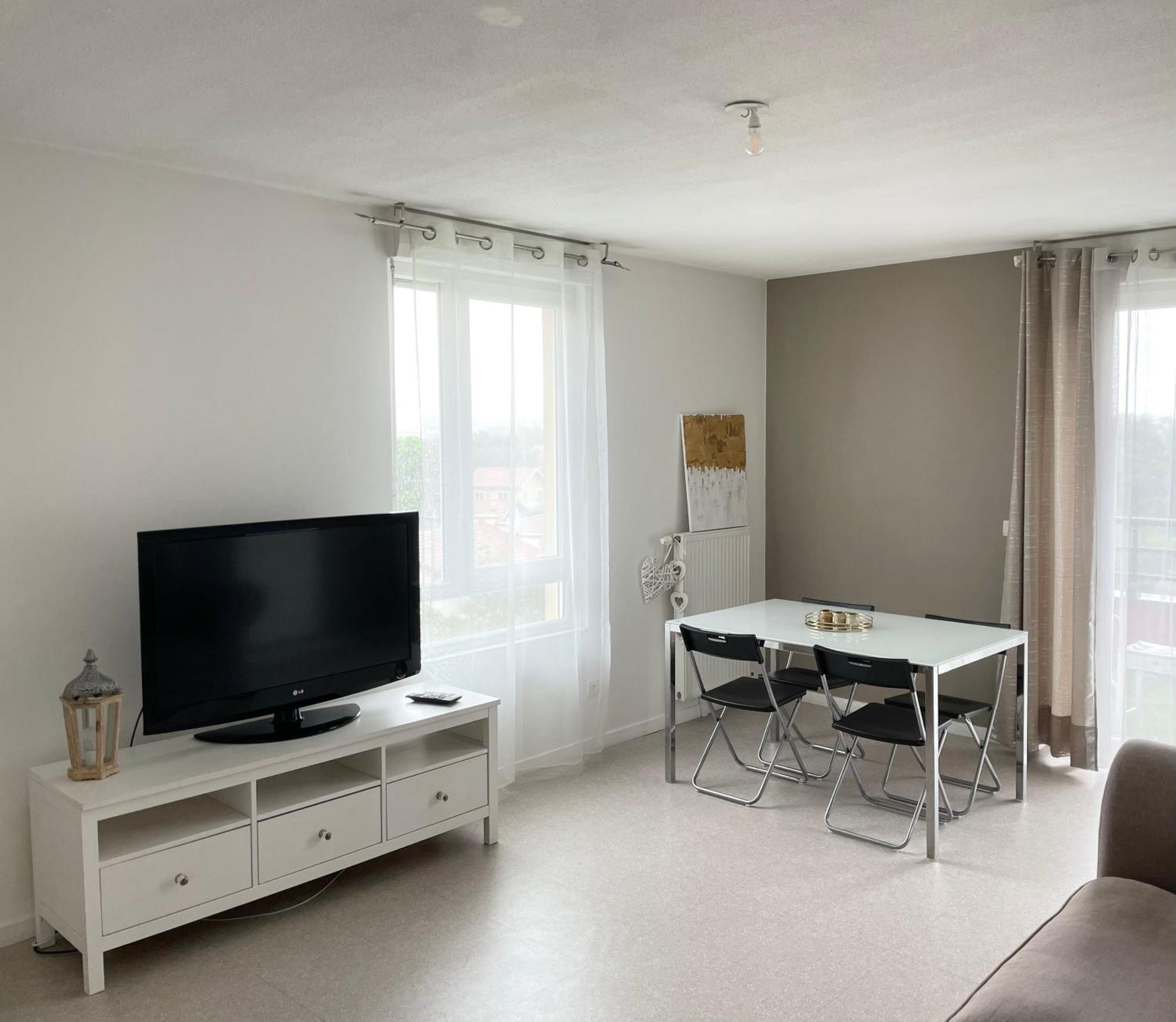Grand T2 Spacieux Tres Calme Bron Bagian luar foto